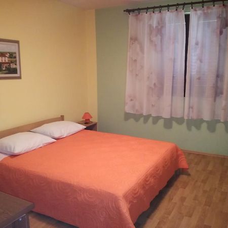 Apartment Nela Funtana Εξωτερικό φωτογραφία