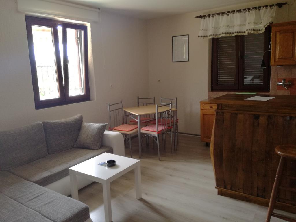 Apartment Nela Funtana Εξωτερικό φωτογραφία